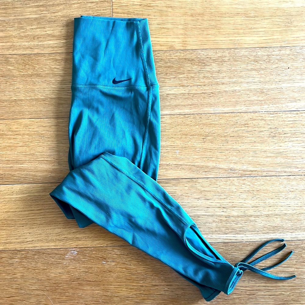 Nike yoga  legging in olive w/ ties at ankle, never worn